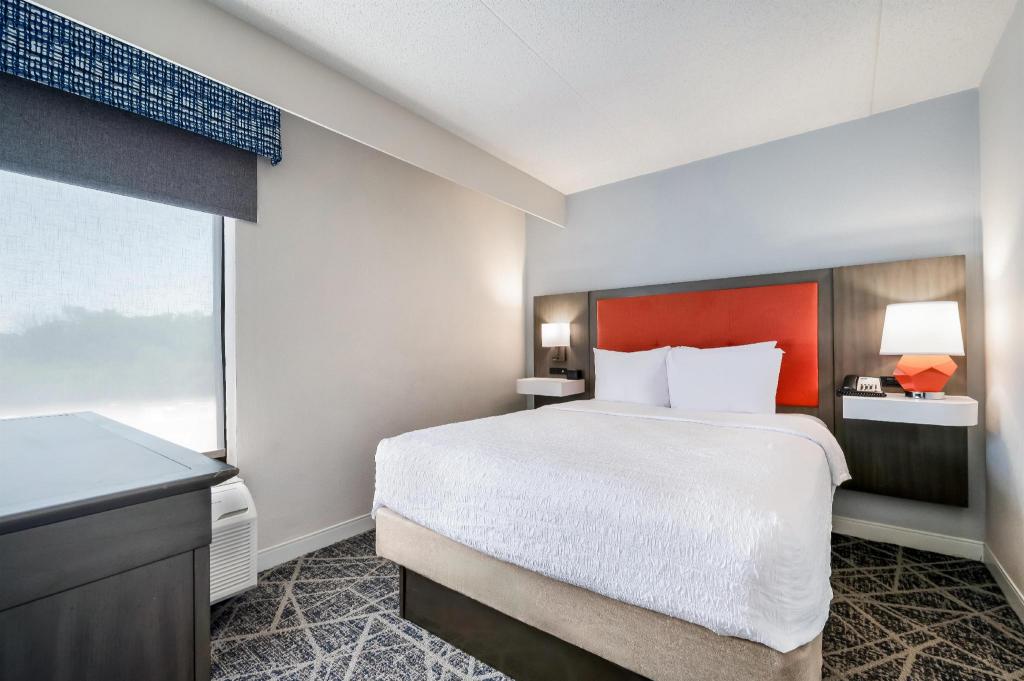 1 Bedroom, Suite, Queen Bed, Sofa