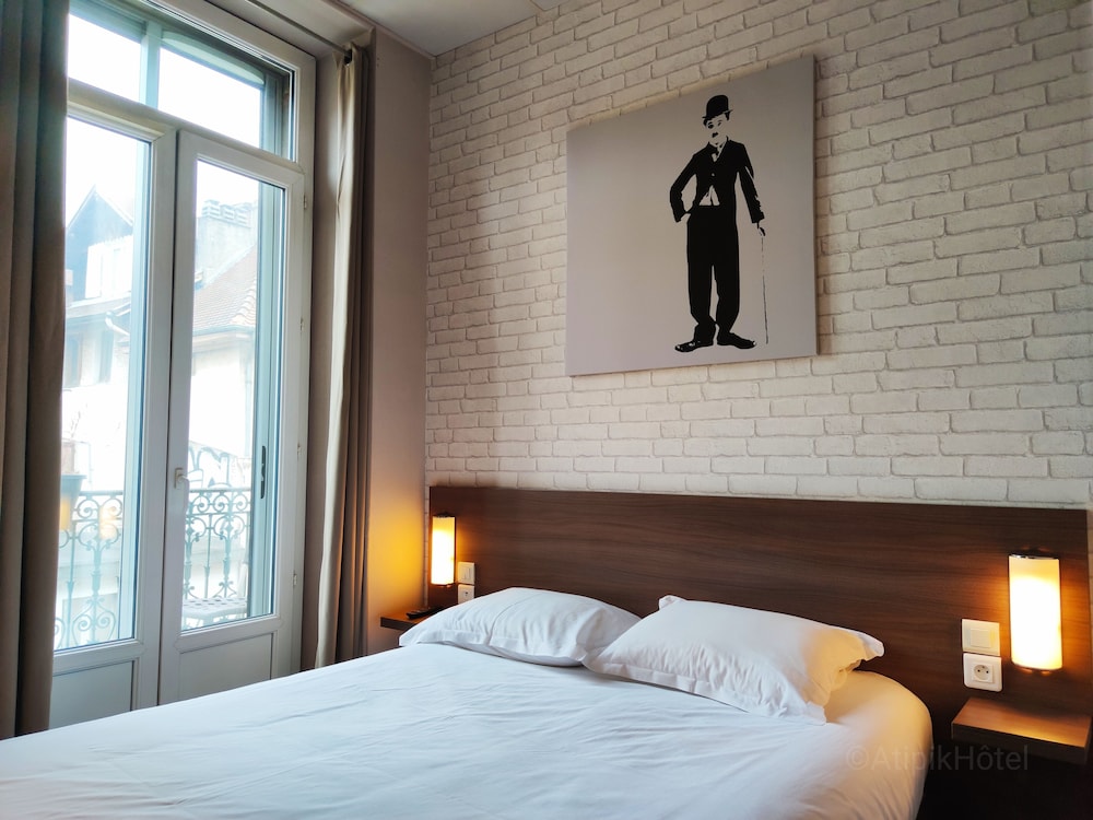 STANDARD, DOUBLE BED, CITY VIEW, BALCONY