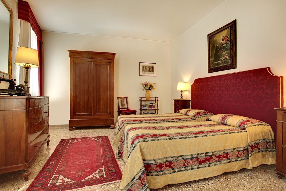 2 BEDROOMS, SUITE, CANAL VIEW