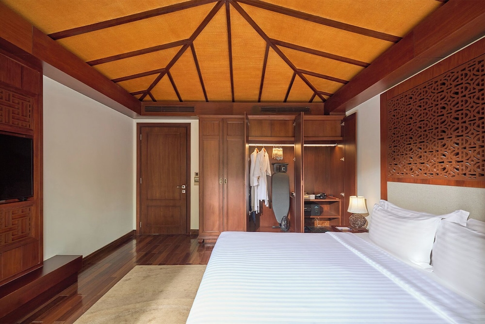 3 BEDROOMS, VILLA, GARDEN VIEW