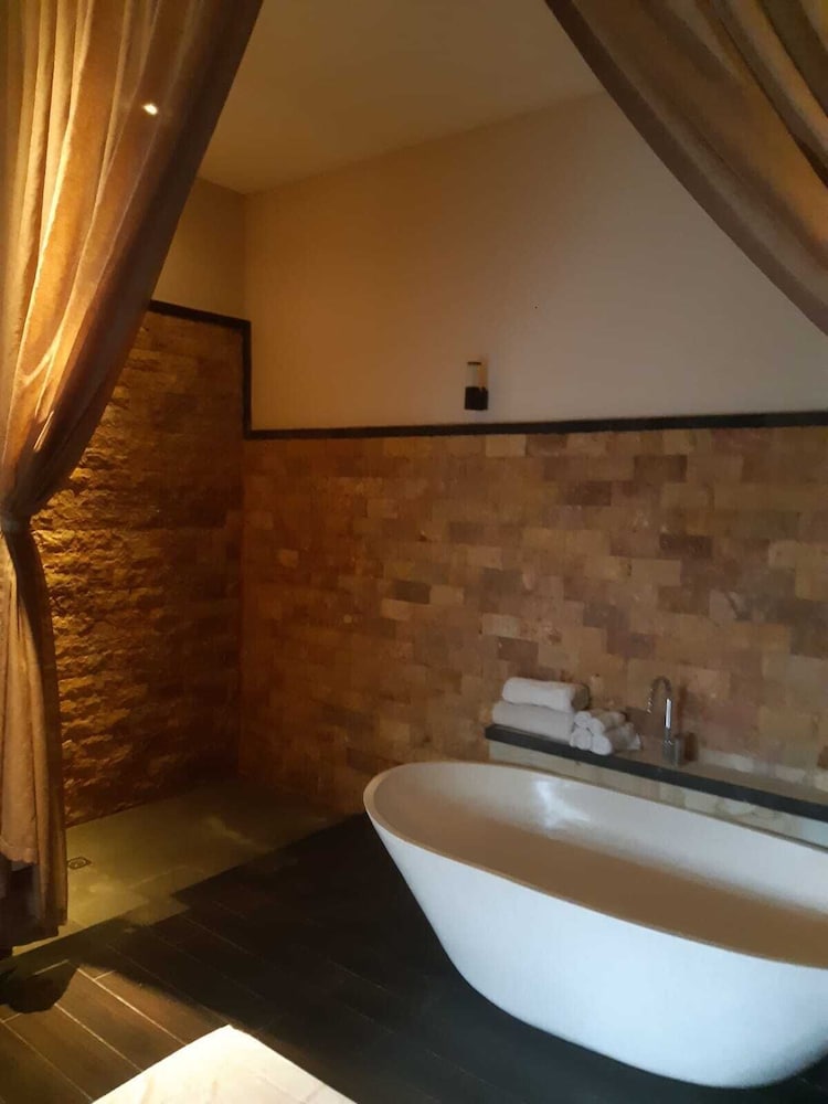 The Muaya Villa 50/50