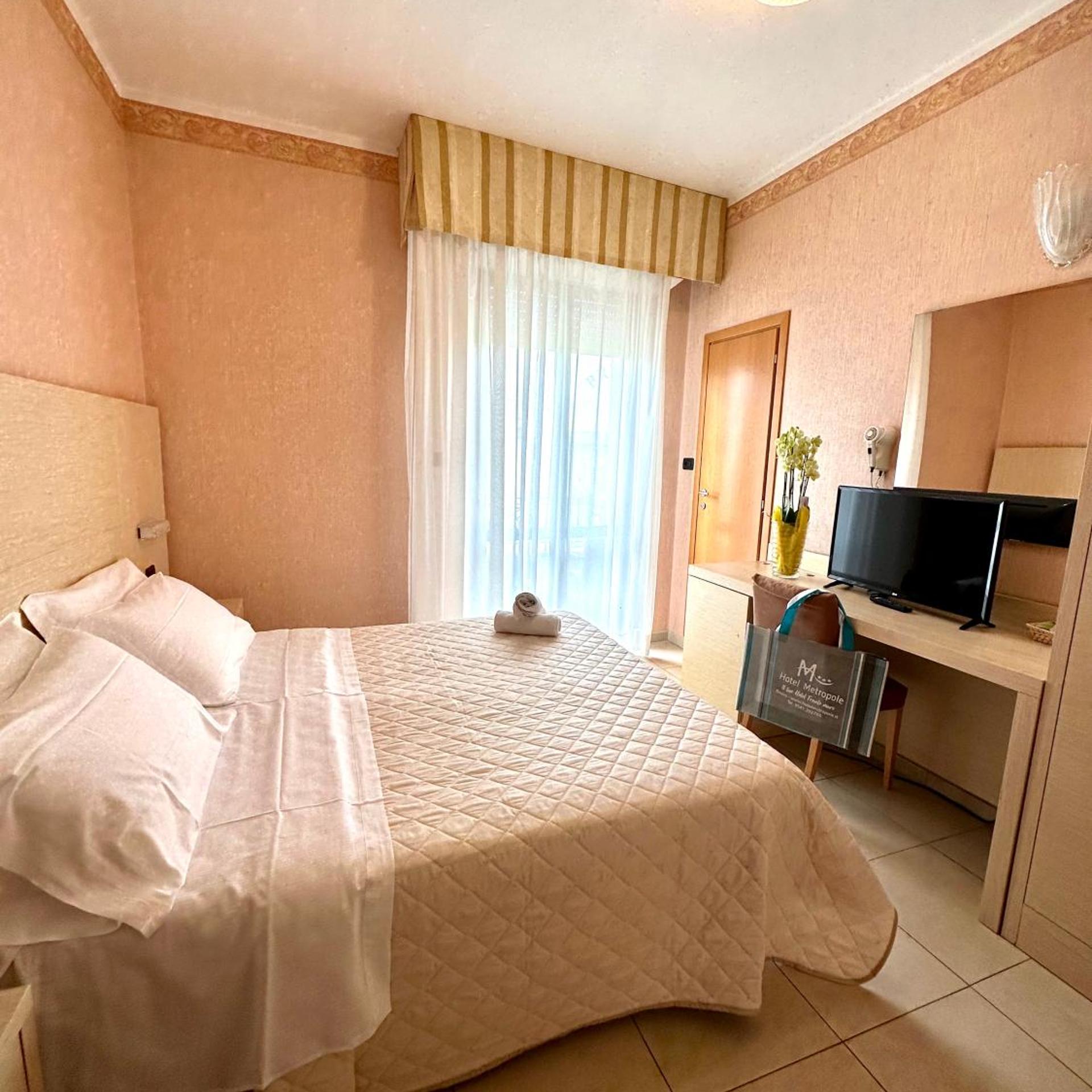 Room, Double or Twin Bed