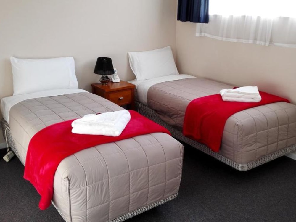 Addington Stadium Motel 4/38