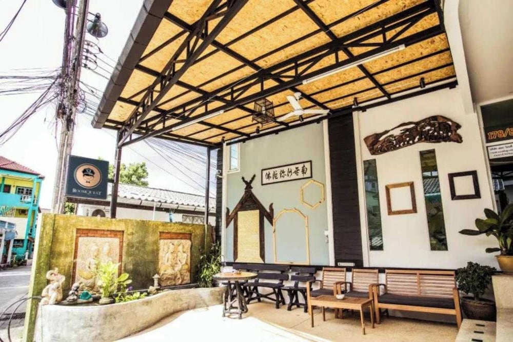 RoomQuest Patong Phuket 12/50