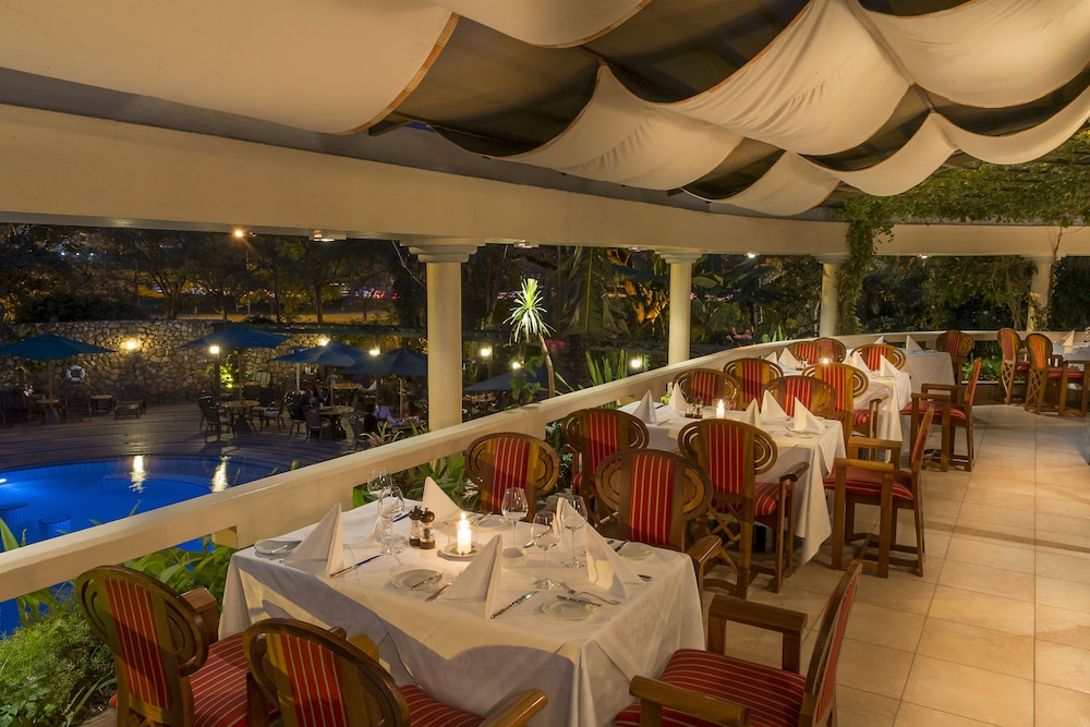 Nairobi Serena Hotel 65/82
