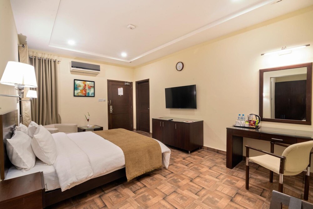Hotel One Sahiwal 17/50