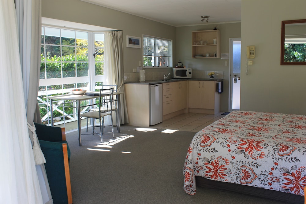 Ash Grove Boutique Motel 37/70