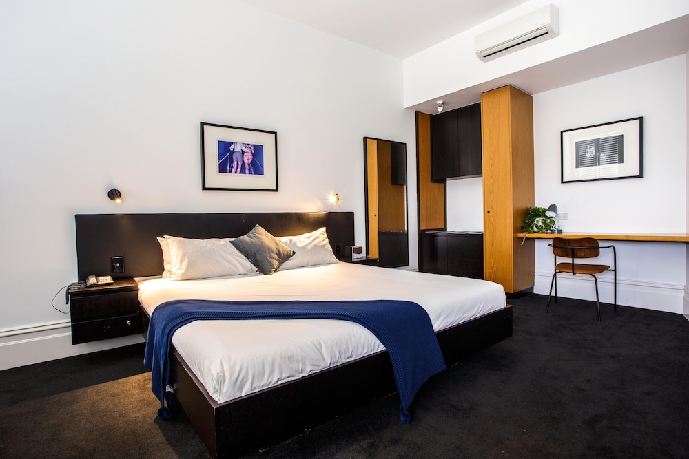 Middle Park Hotel 12/63