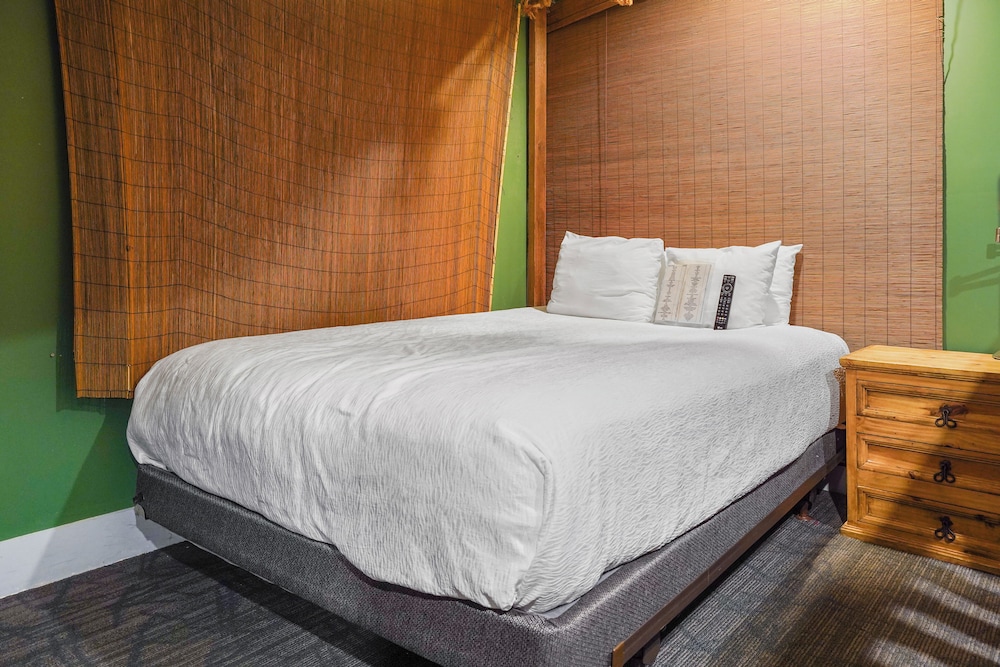 Island, Castaway, Queen Bed