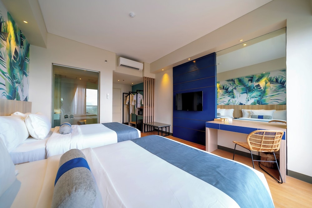 Solea Palm, 2 Queen Beds, Pool View