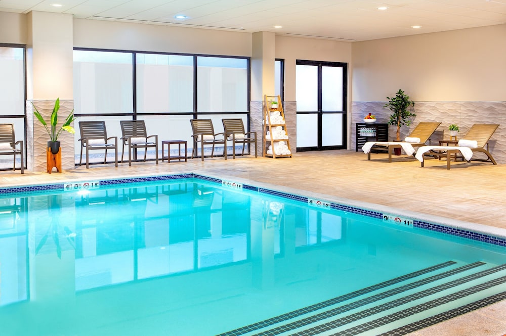 CROWNE PLAZA BOSTON - WOBURN 3/80