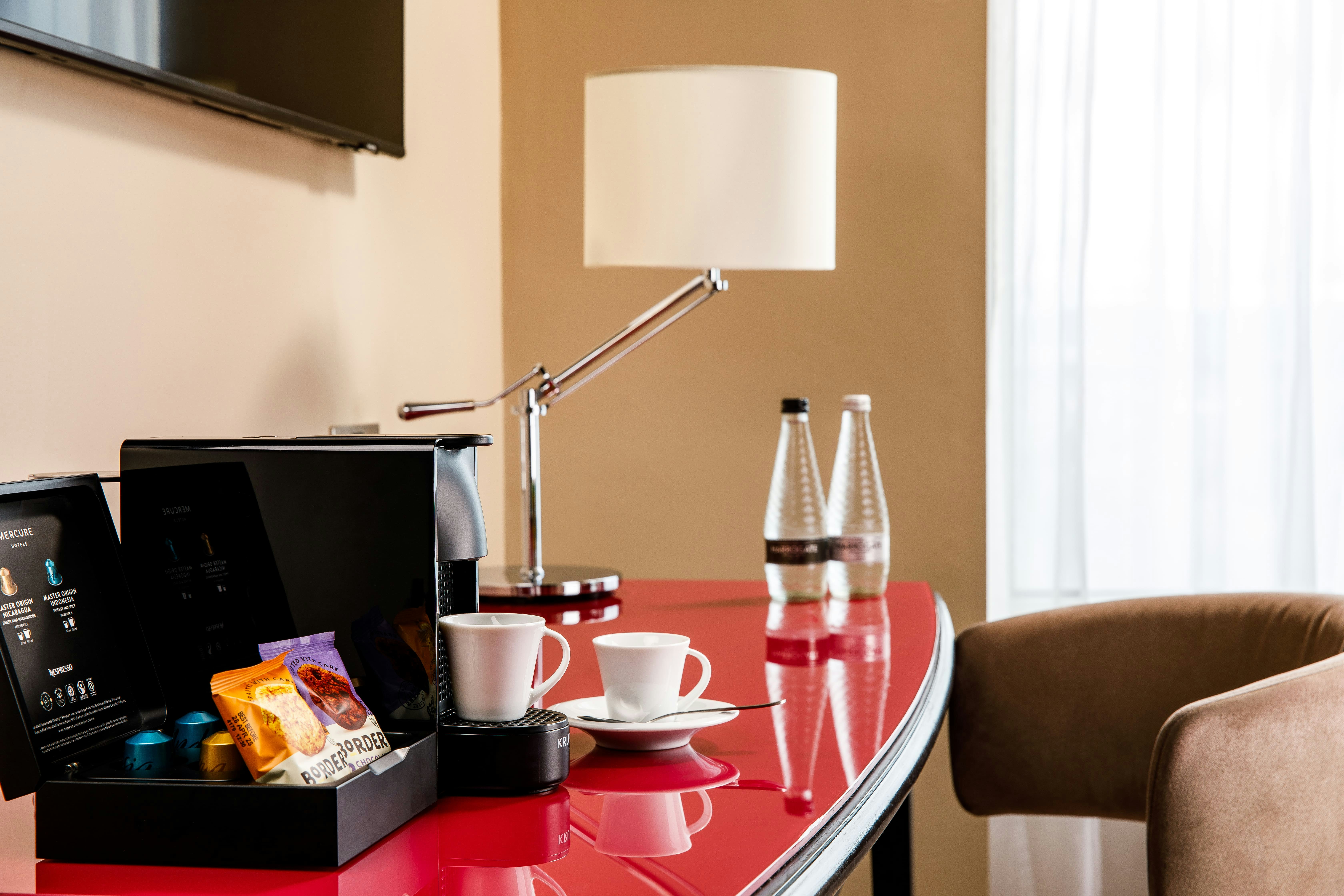 Holland House Hotel Cardiff By Sunday 27/60