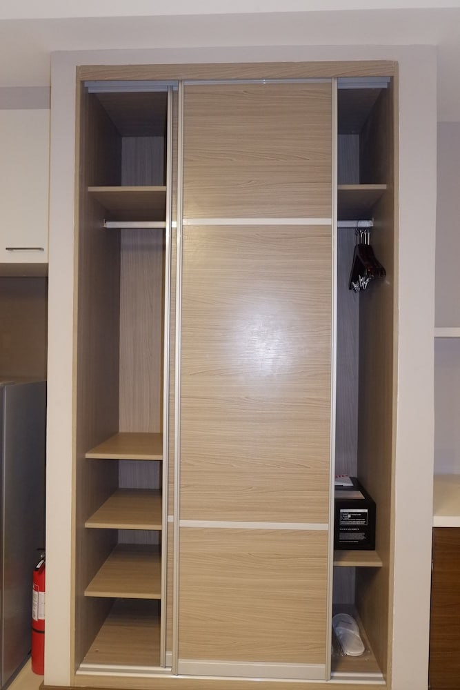 Valero Grand Suite By Swiss-Belhotel Makati 35/36