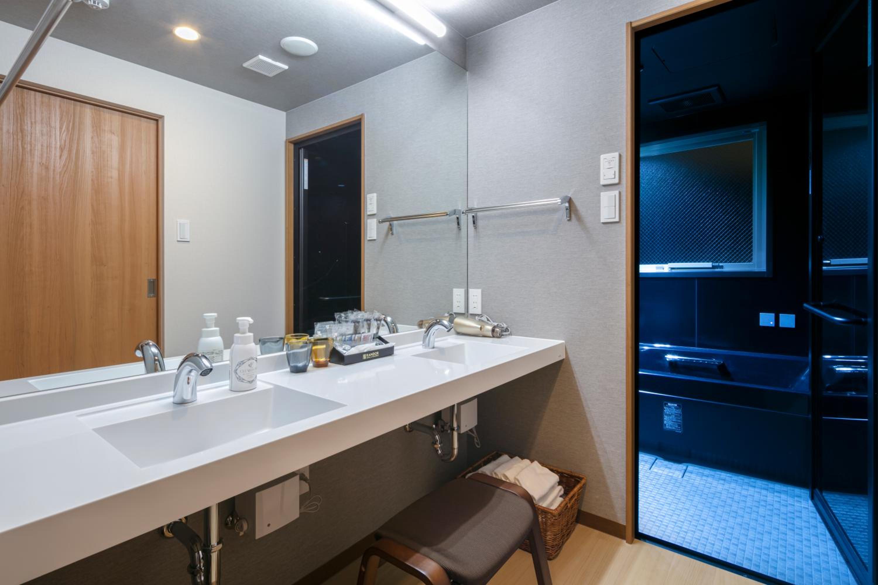 Executive, Triple, Randor Residential Hotel Kyoto Suites 5/10