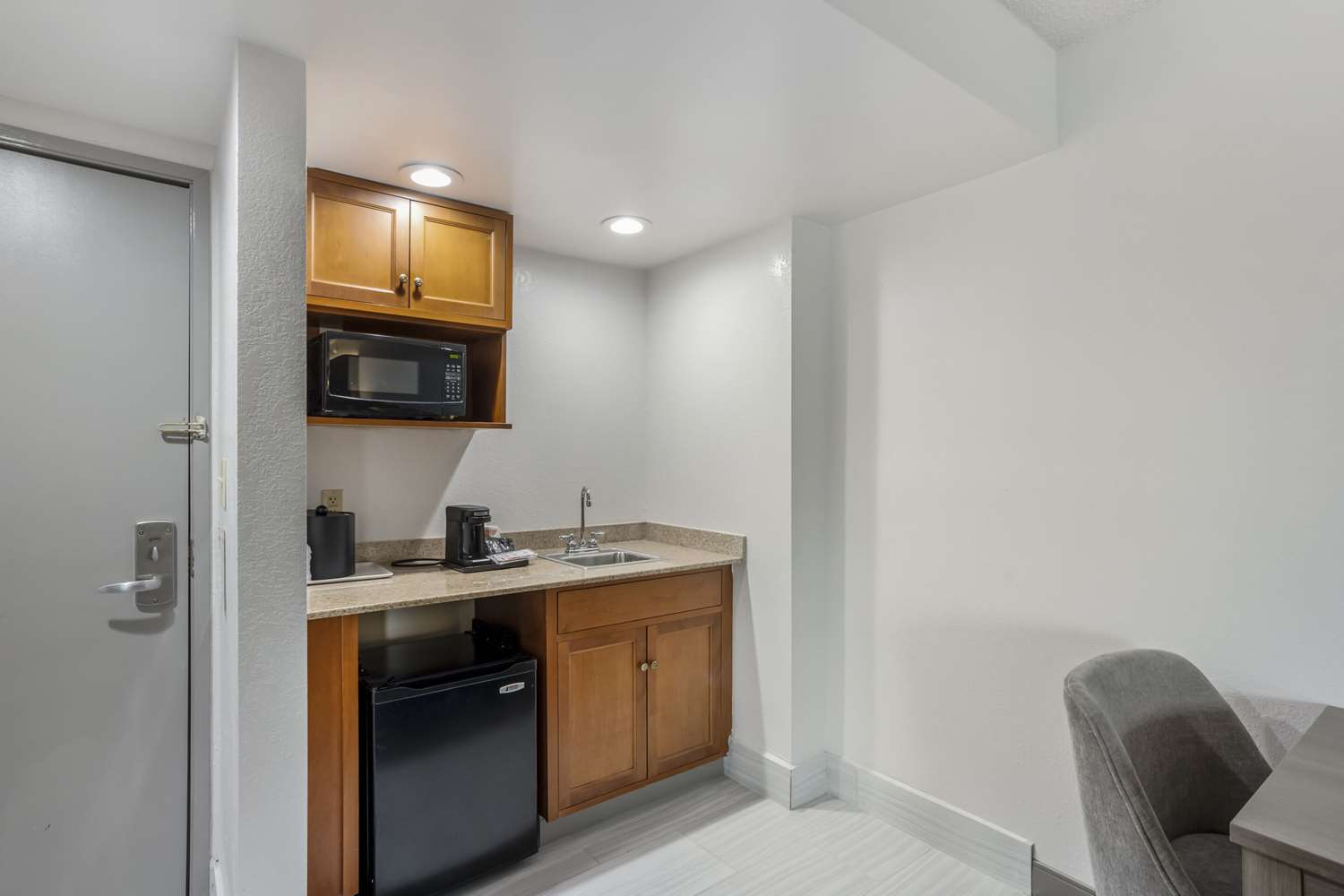 Comfort Inn and Suites Voorhees - Mt. Laurel 16/17