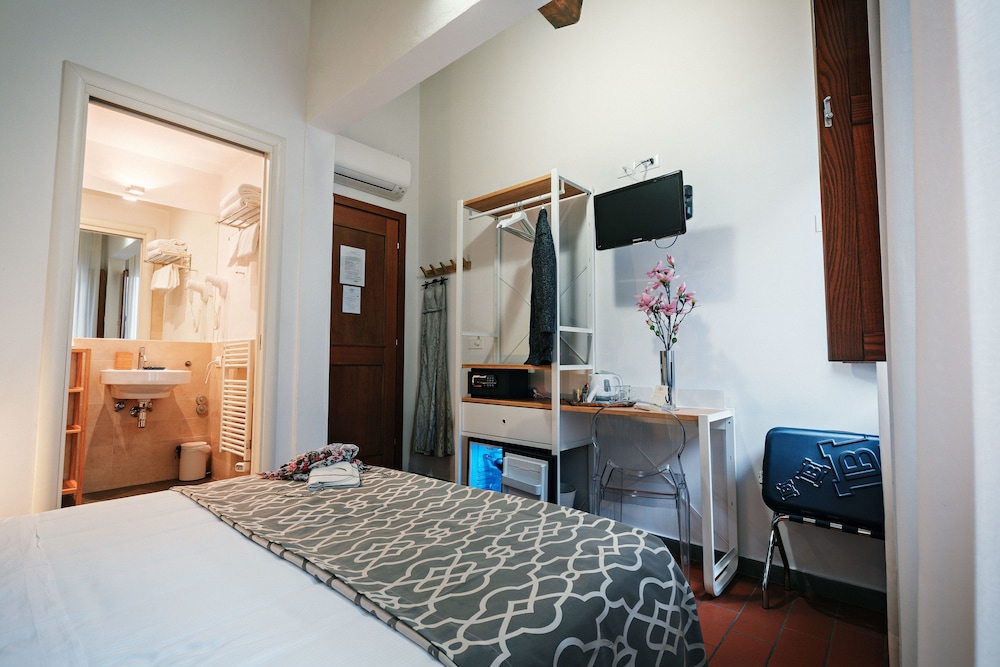 SETTE ANGELI ROOMS 12/72