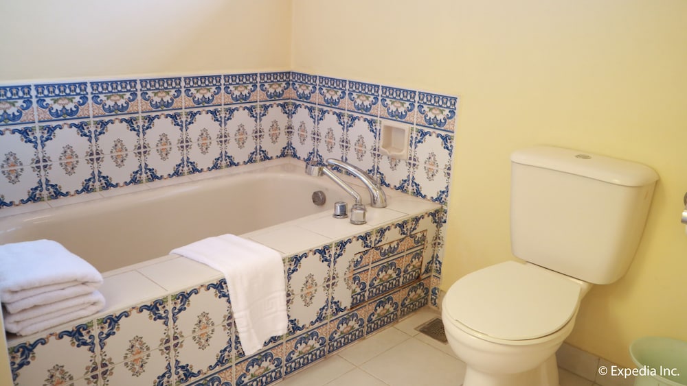 Sophia Suites Residence Hotel 44/45