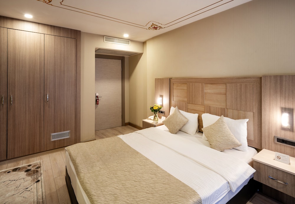 Orya Hotel 31/63