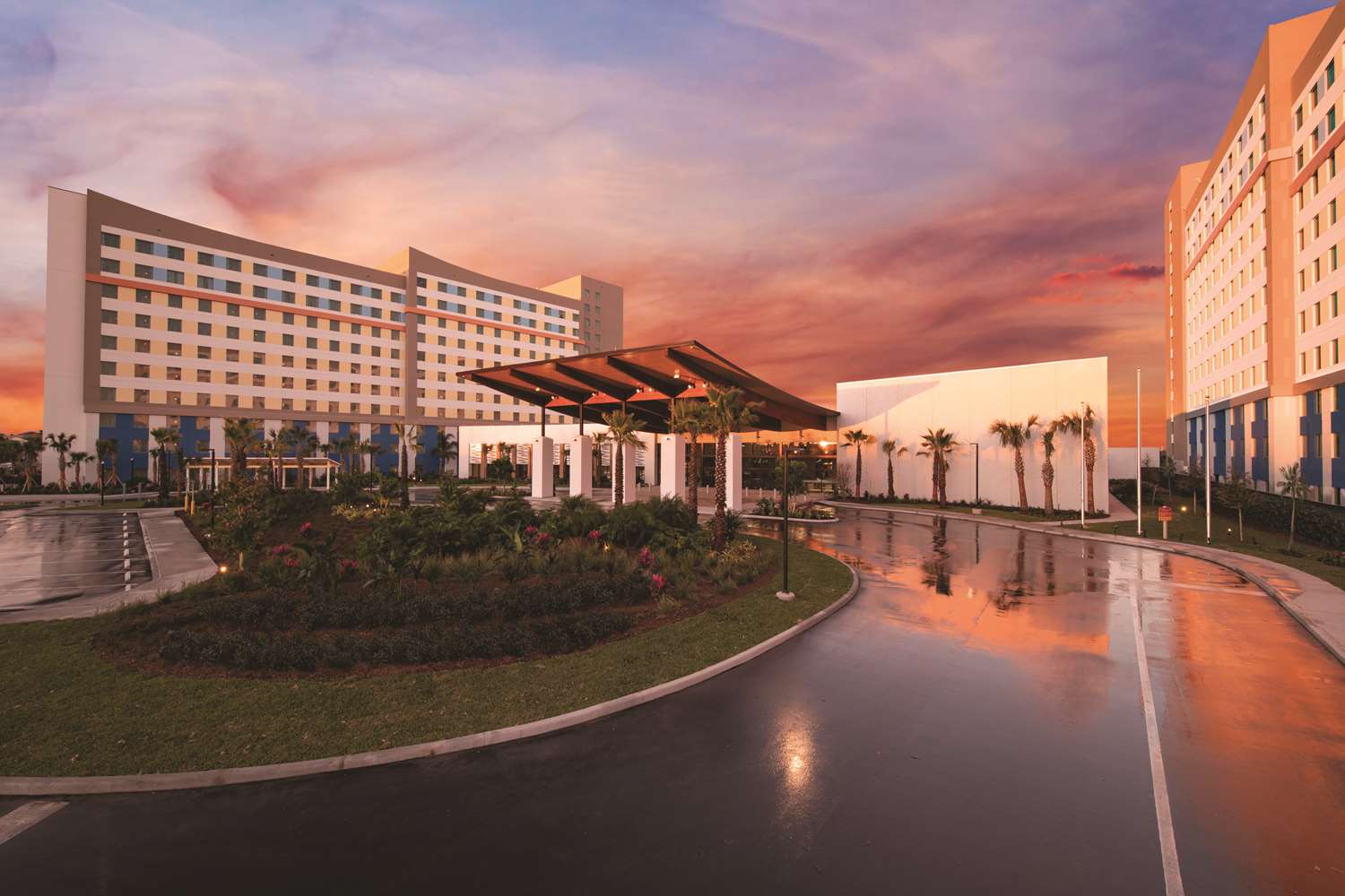 Universal's Endless Summer Resort - Dockside Inn and Suites 22/25