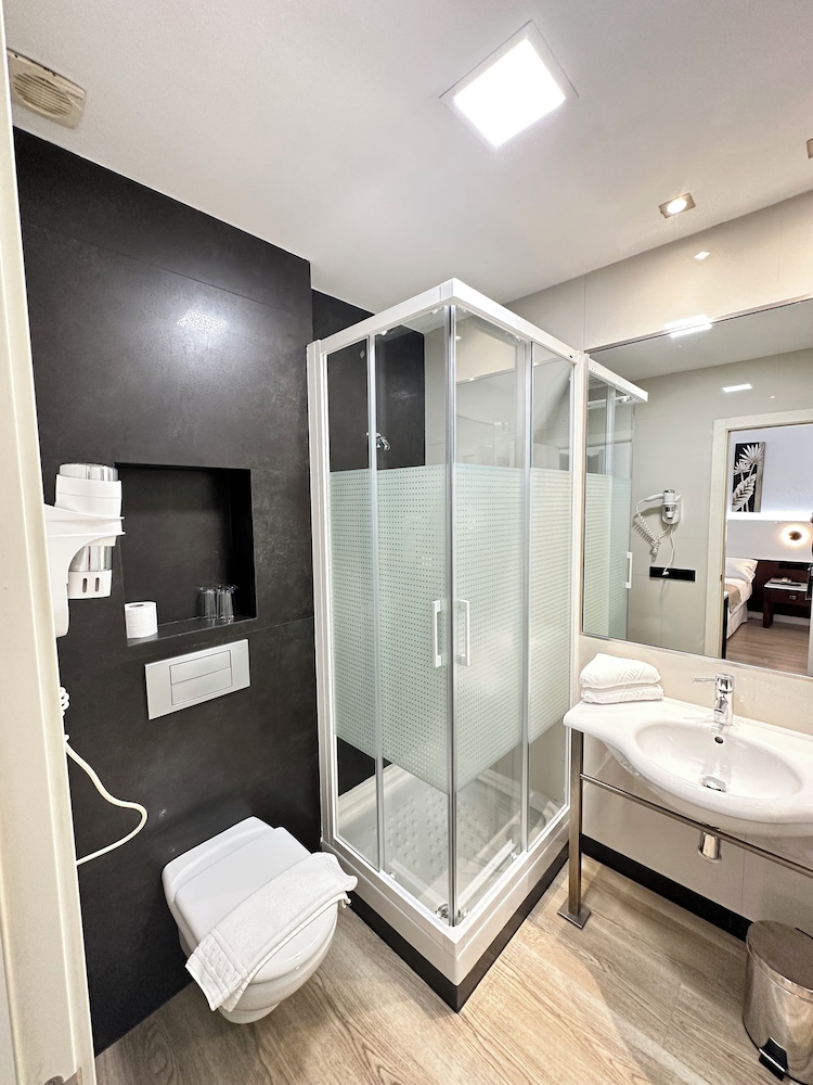 Hostal Sol Square Madrid 50/50
