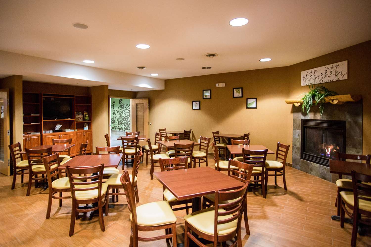 Sleep Inn & Suites Conference Center Eau Claire North 12/22