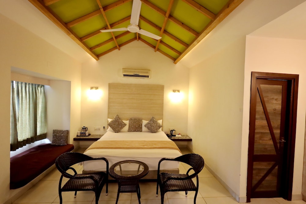 Humming Bird Resort 18/50