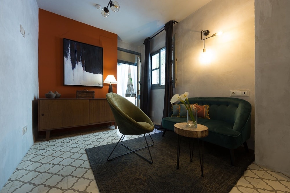 THE RIAD 24/28