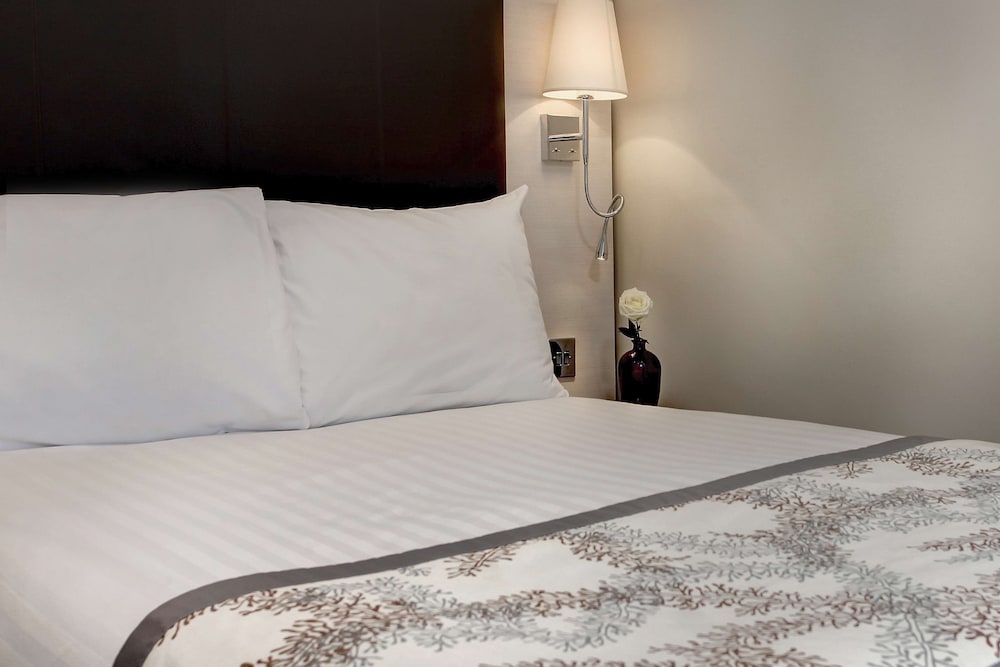 Spark by Hilton London Chiswick 27/45