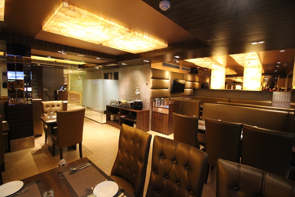 Hotel Golden Grand 44/51