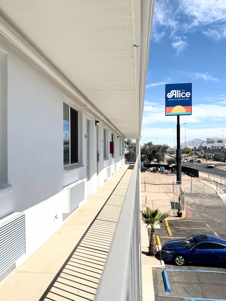 The Alice Hotel 44/50