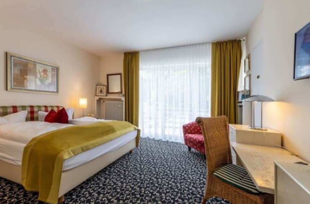 STANDARD, TRIPLE, MULTIPLE BEDS