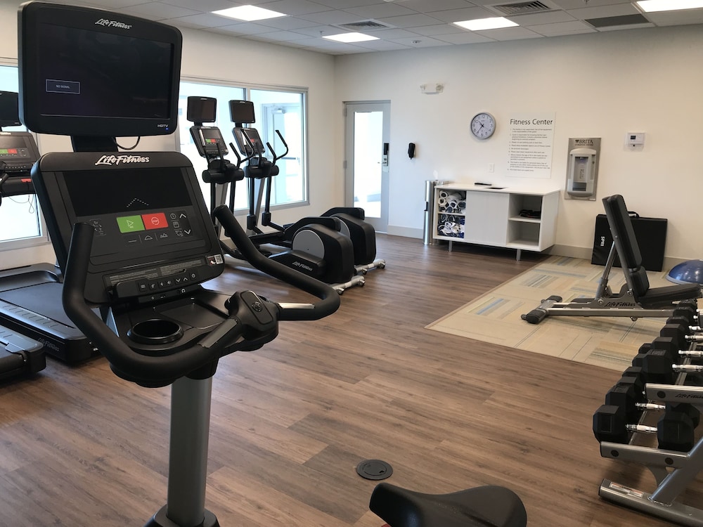 HOLIDAY INN EXPRESS & SUITES HANNIBAL - MEDICAL CENTER 31/53