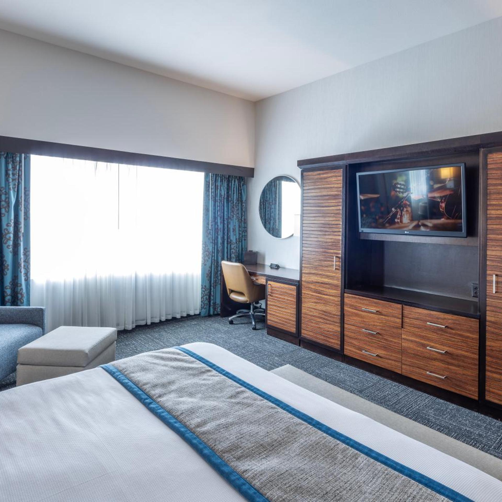 جناح جونيور بسرير كينج، Akwesasne Mohawk Casino Resort 4/5