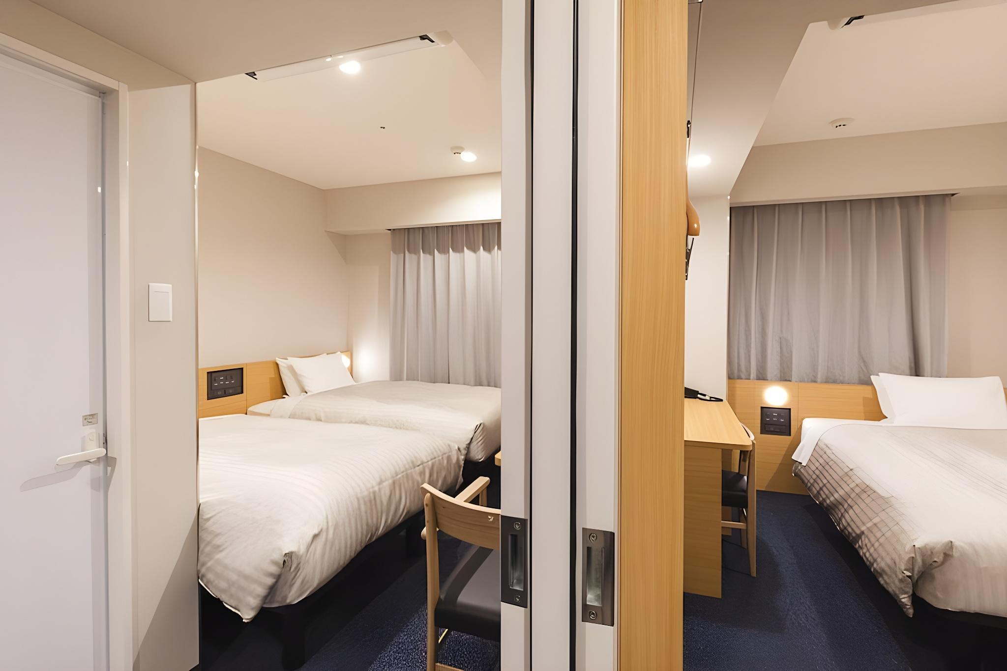 Room, Quadruple