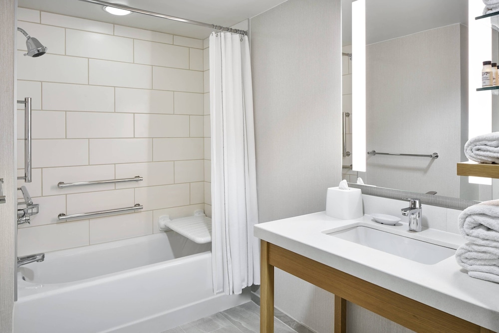 Delta Hotels by Marriott Norfolk Airport 5/31