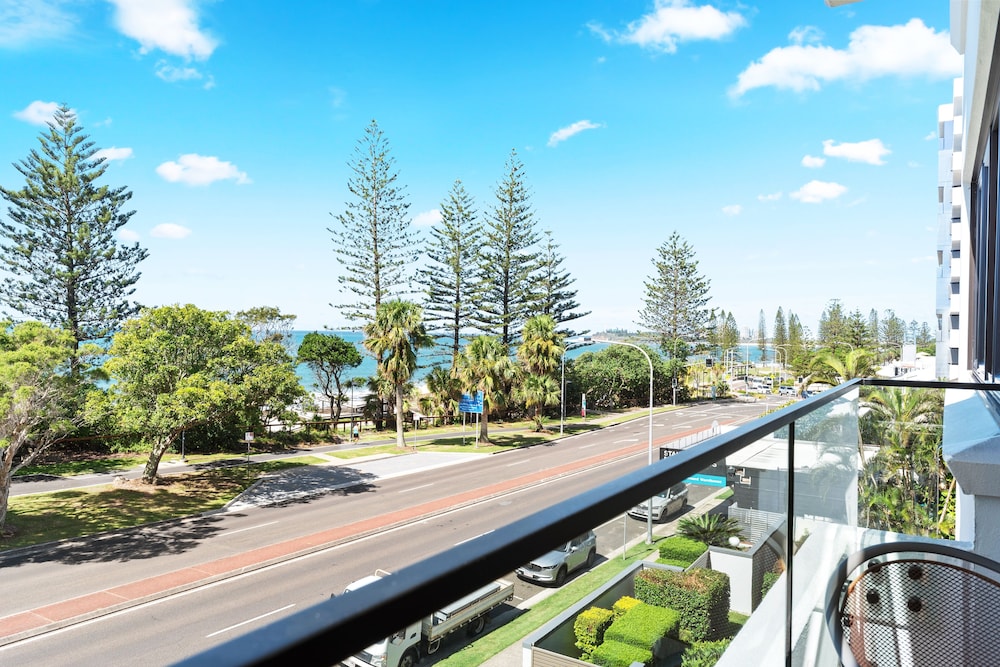 WINDWARD APARTMENTS 39/81