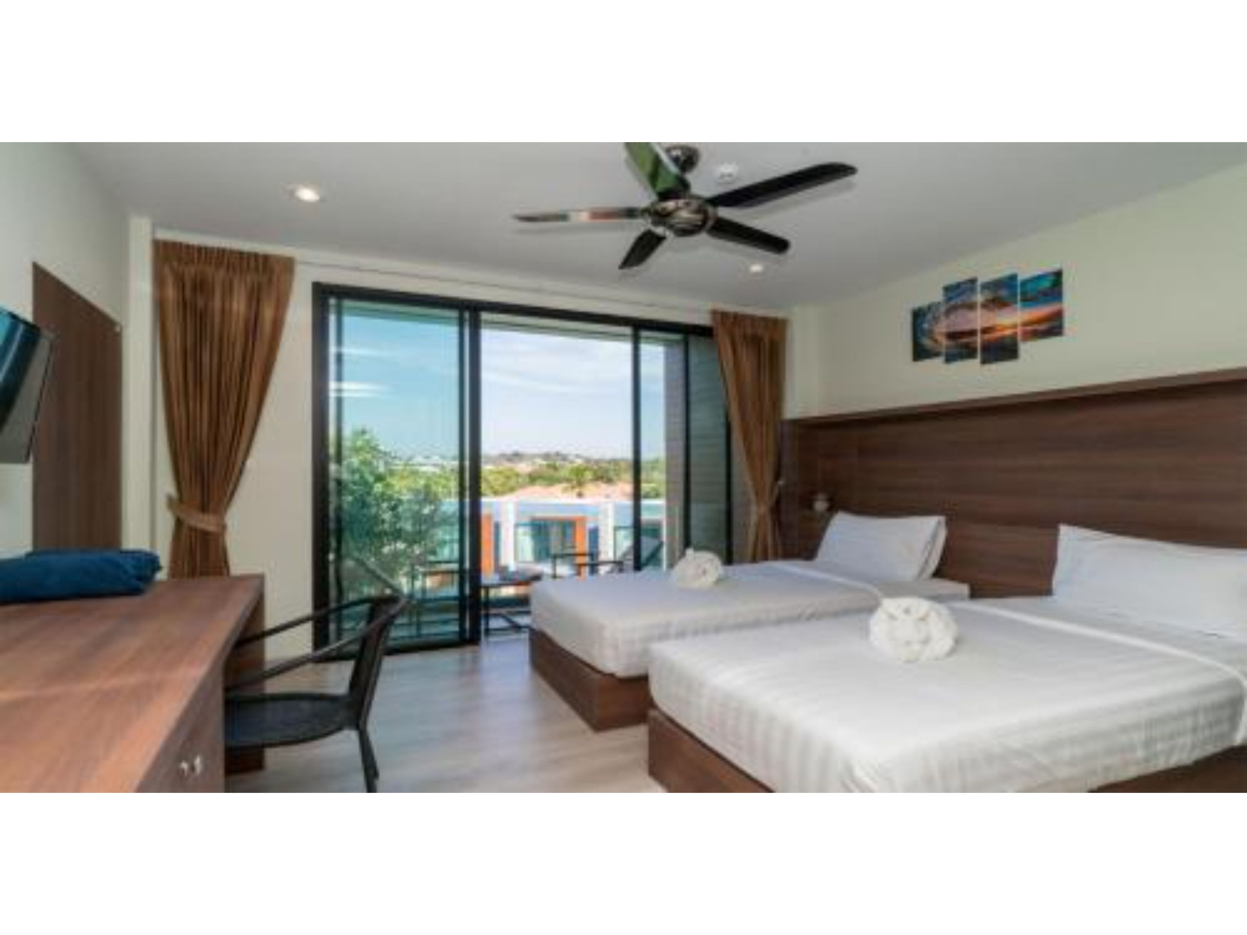 Superior, Twin Beds, Pool Access