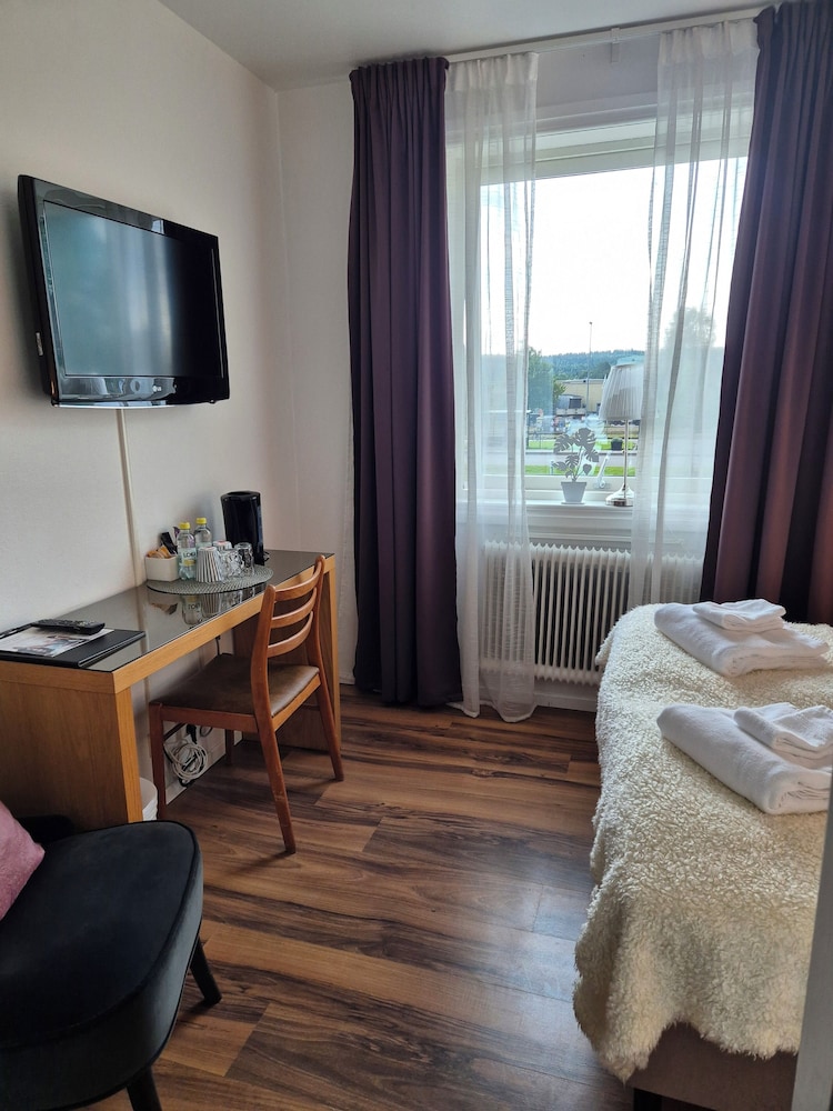 Smålandsstenar Hotell 27/37