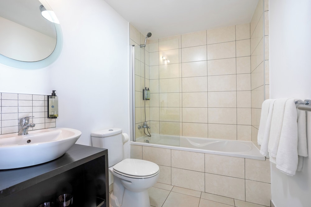 2 Bedrooms, Sol, Suite, King Bed, Pool View