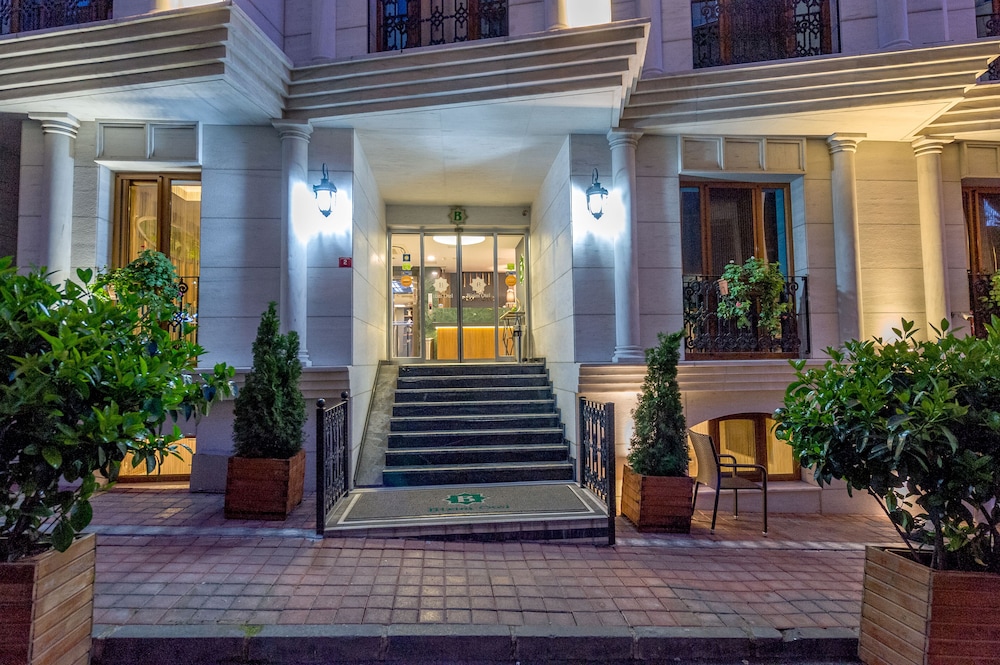 Bizim Hotel 6/64