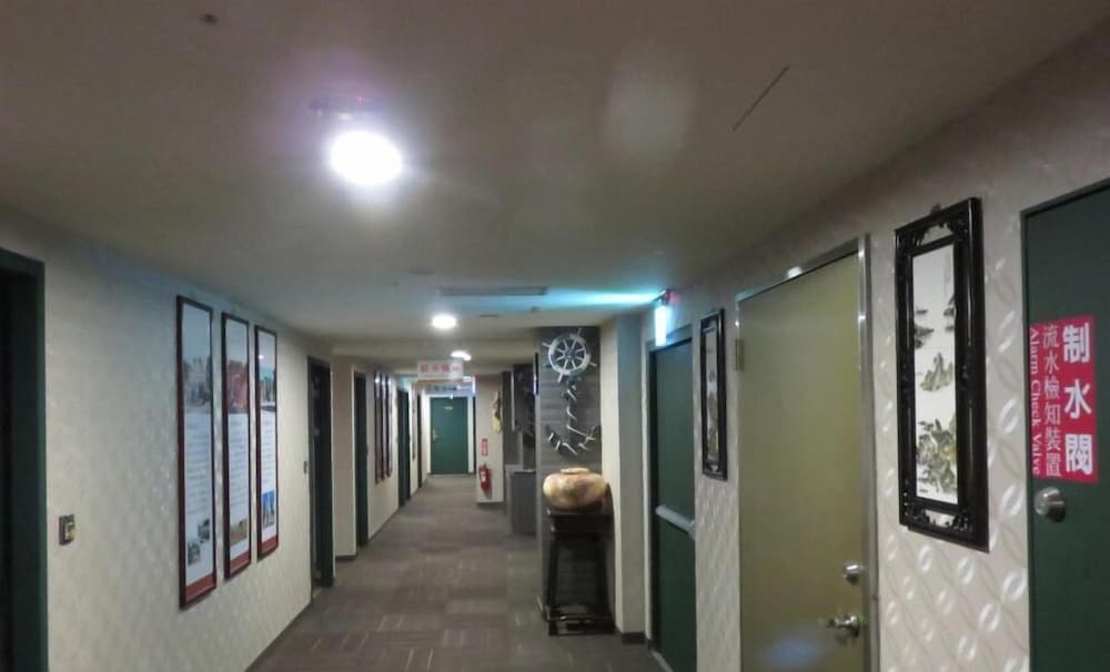 Maohua Motel 7/44