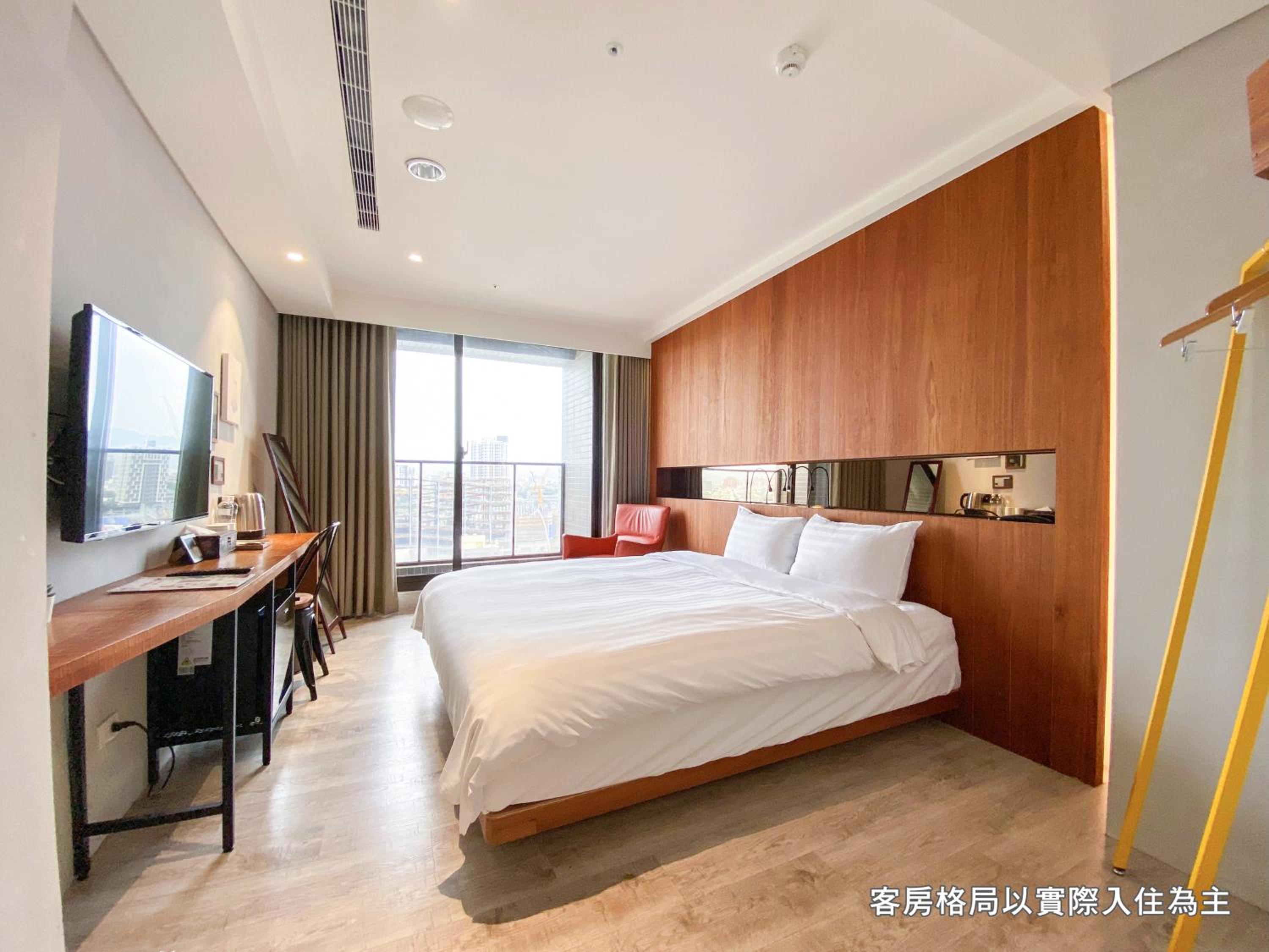 DELUXE, DOUBLE BED