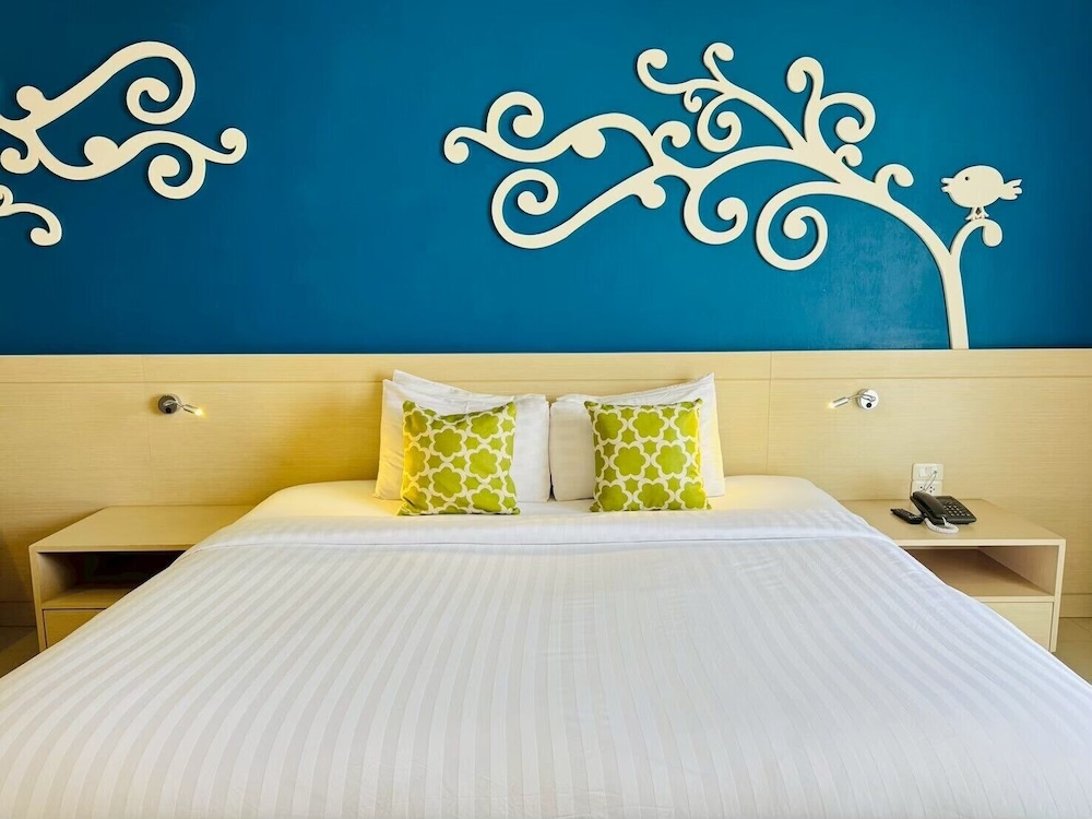 PREMIER, KING BED, BALCONY