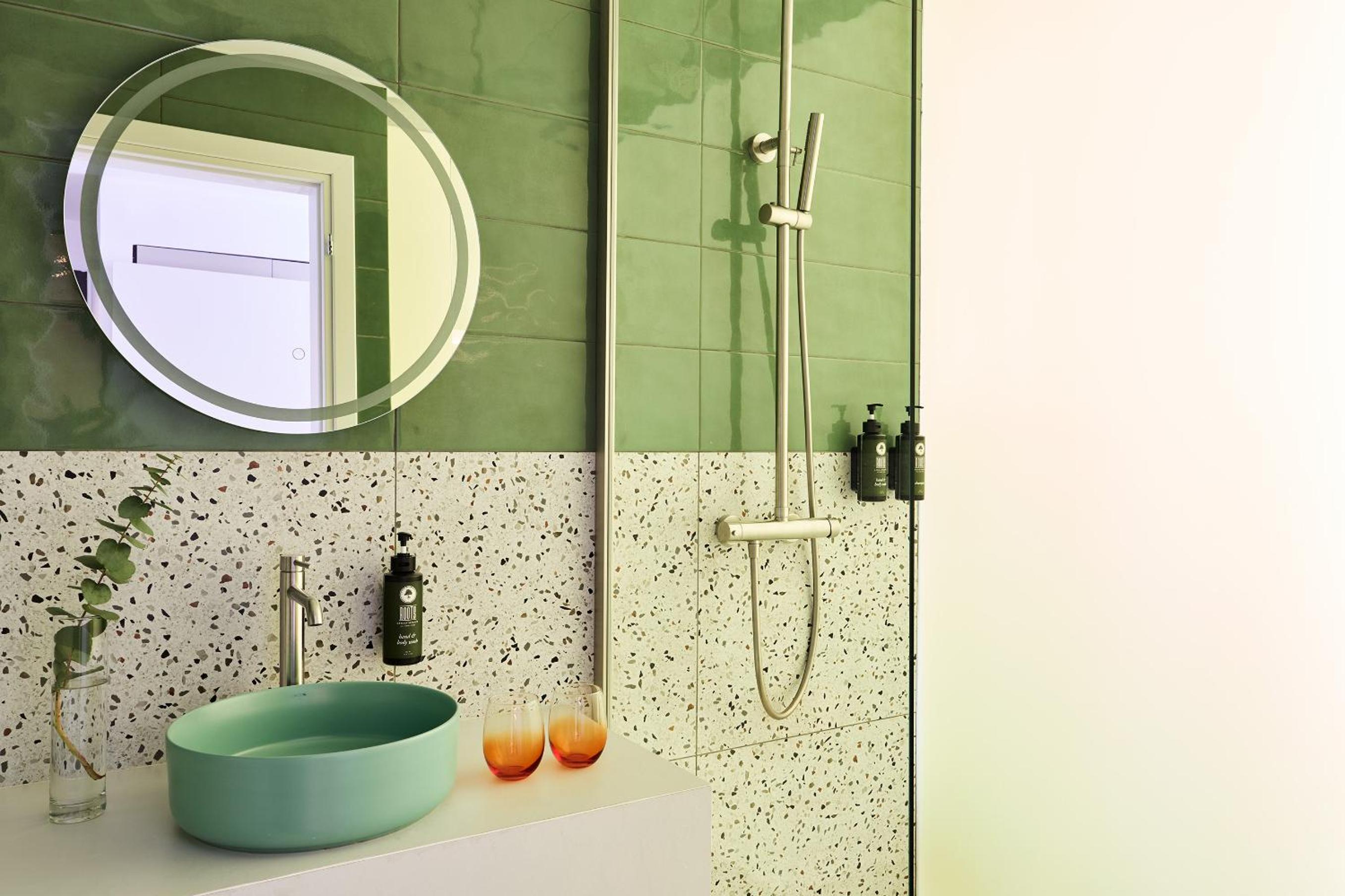 Renovated, Superior, Queen Bed، Breeze Boutique Hotel 6/8