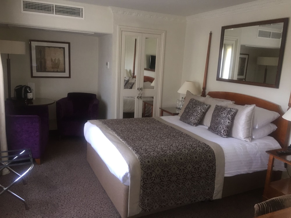 Brandshatch Place Hotel and Spa 14/48