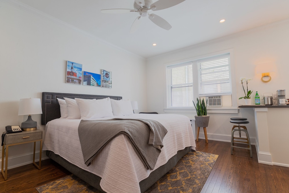 PREMIER, KING BED