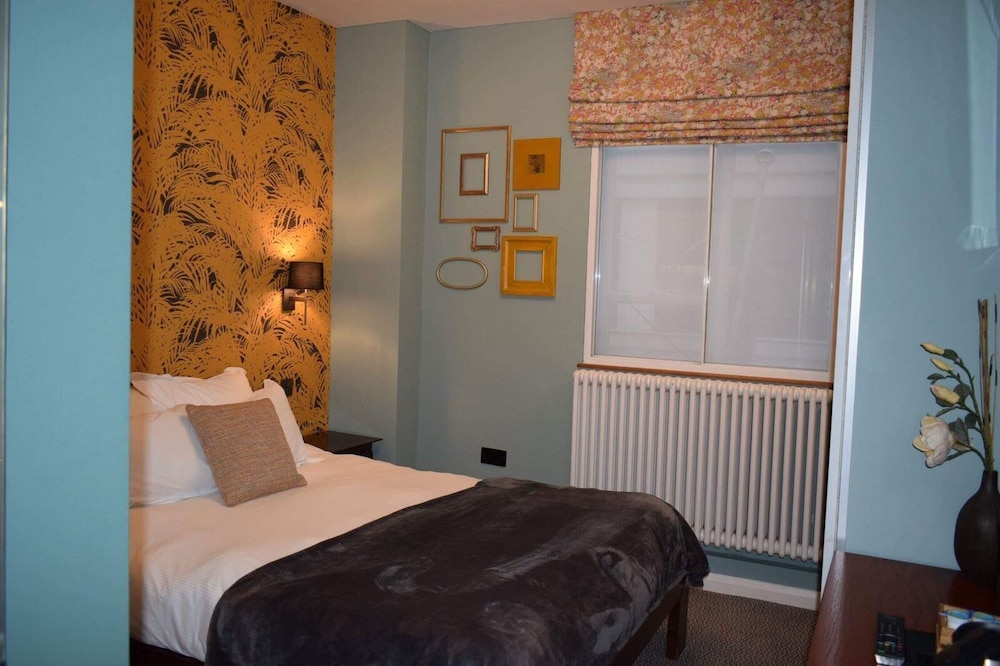 The Fitzrovia Belle Hotel 5/23