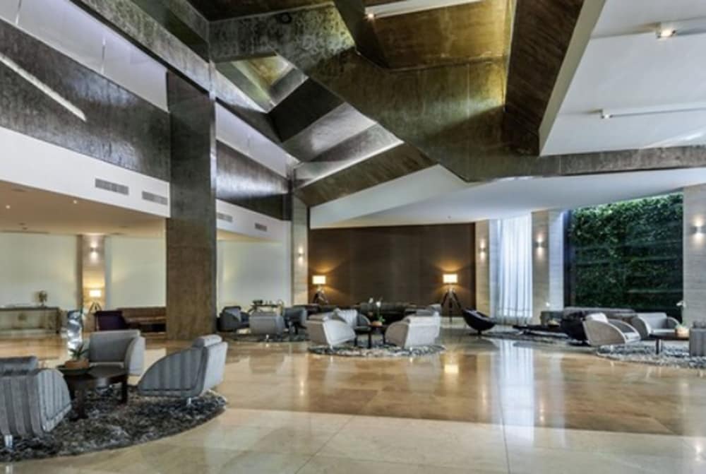 K Hotel 7/33
