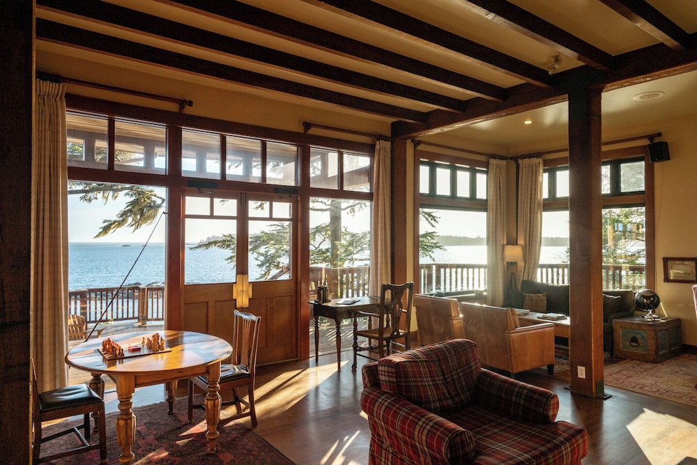 Middle Beach Lodge 50/68