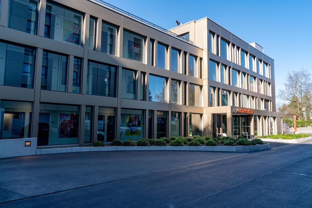 Nash Pratik Hotel 24/26